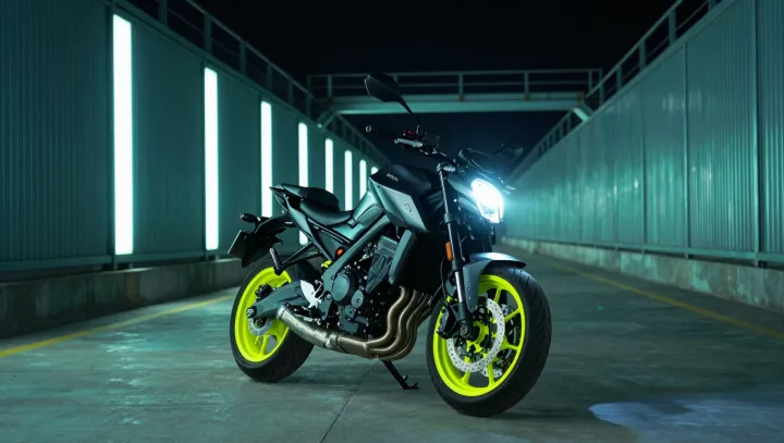 На скорости рулём крутить? Серьёзно, ноги решают