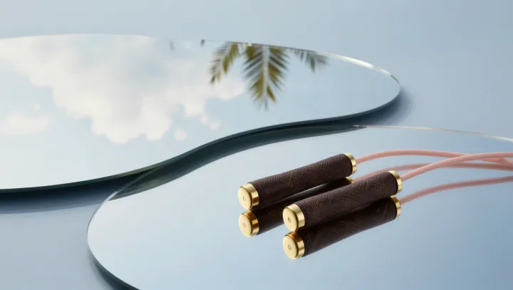 Люксовый логотип и штанга… почему так тащит?