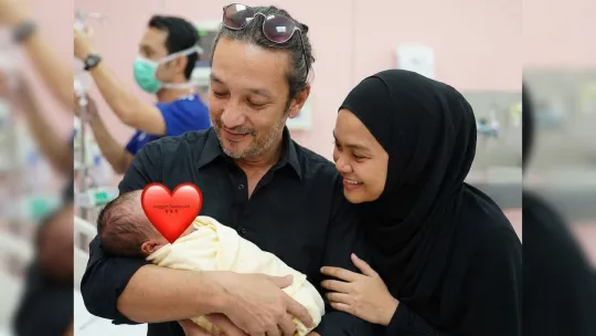 Qi Razali sambut kelahiran anak sulung, kongsi nama dan wajah bayi