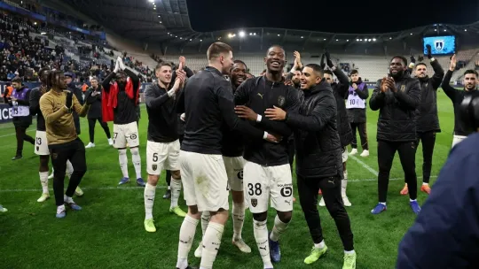 Lens kekal di puncak Ligue 1 dengan mata tipis