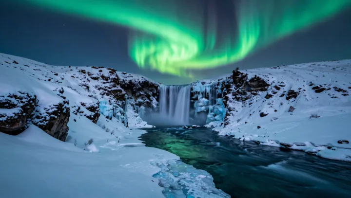 Od úsvitu k rozvratu: příběh Aurory