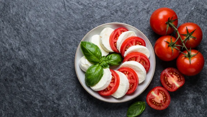 Proč zralá rajčata patří mimo lednici