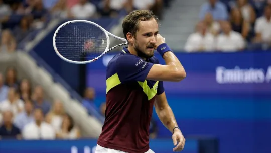 Medvedev intai tiket final di Dubai