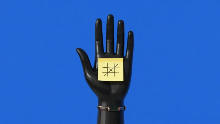 Чемоданы зашили логотипом — и люди в восторге, серьёзно?