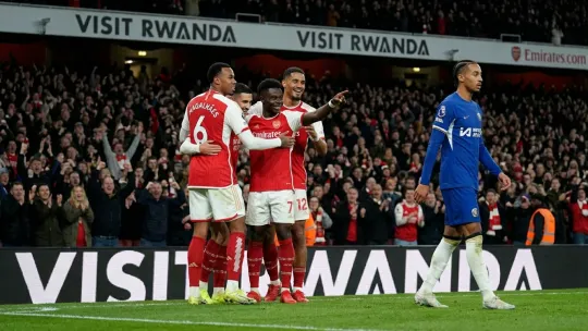 Timber jadi wira, Arsenal kekal di puncak