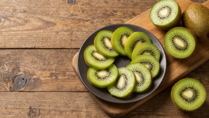 Může pravidelná konzumace kiwi snížit krevní tlak stejně účinně jako léky