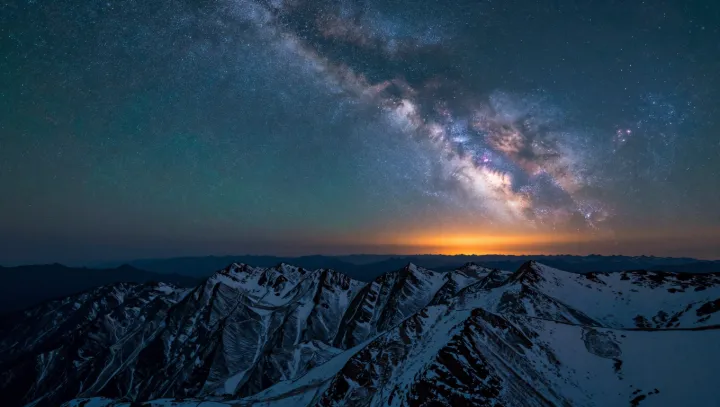 Sníh a hvězdy tak klidný vibe… a pak bum proč