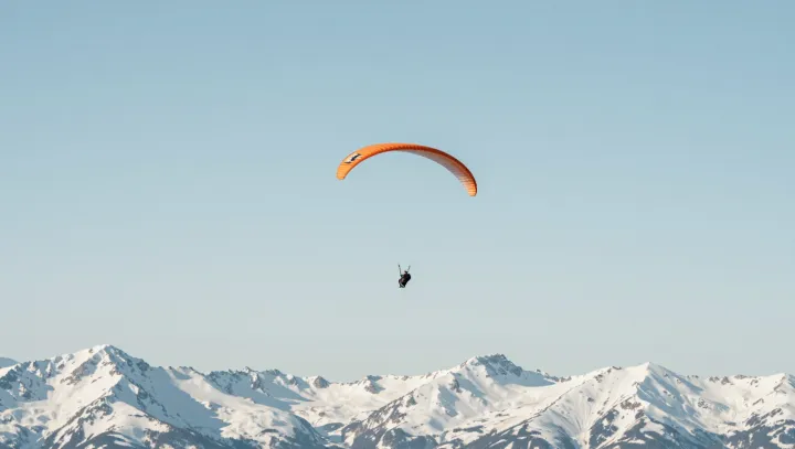 Планер на невидимых воздушных лифтах