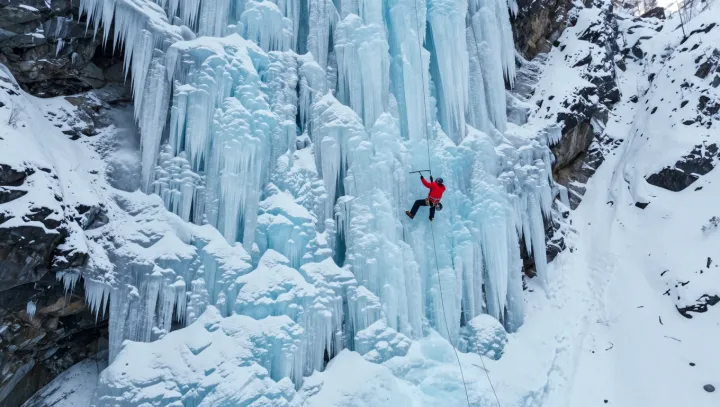 Proč se špičkoví skalní lezci na ledu cítí jako začátečníci