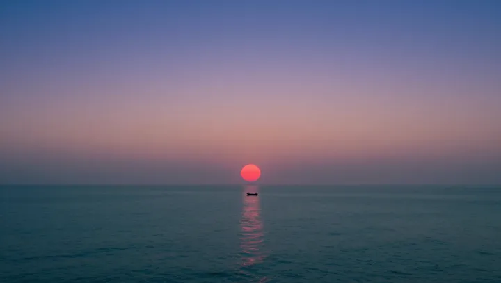 Так это не солнце встаёт, офигеть же