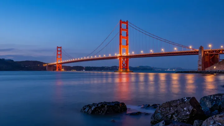 Vodní most nese tisíce tun a úplně v klidu…