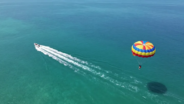 Proč padáky existovaly dřív než letadla