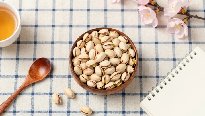 Pražené pistácie vs. multivitaminy