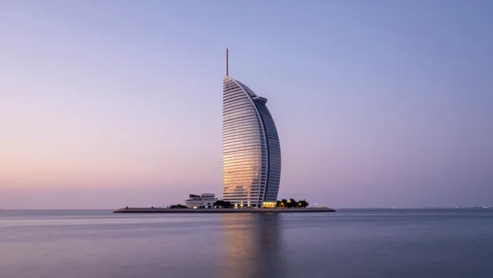 От рыбацкой деревни к постнефтяному миражу