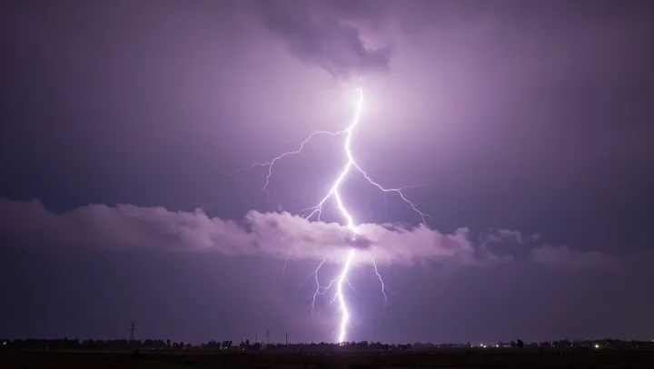 Neúnavná bouřková elektrárna Země