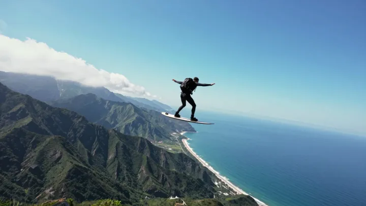 Inside the physics of elite sky surfing flow