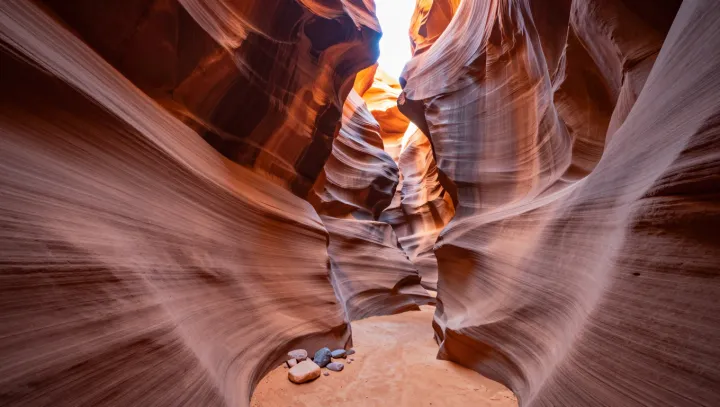 Fakt takhle úzká řeka řeže 1800m hluboký kaňon?!