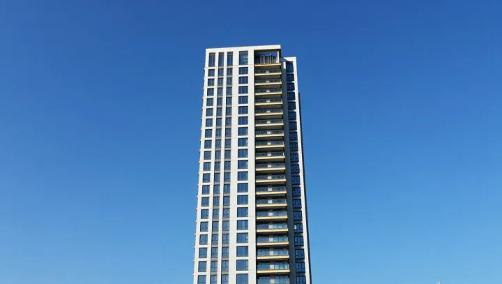 Здание, которое во время землетрясения… двигается?!