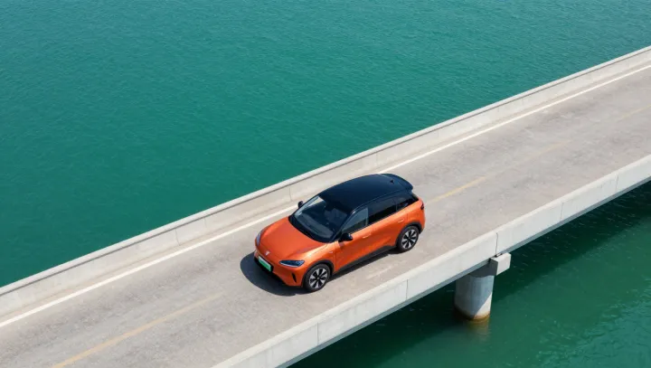 Гибридный Discovery Sport, а про бездорожье забыли?