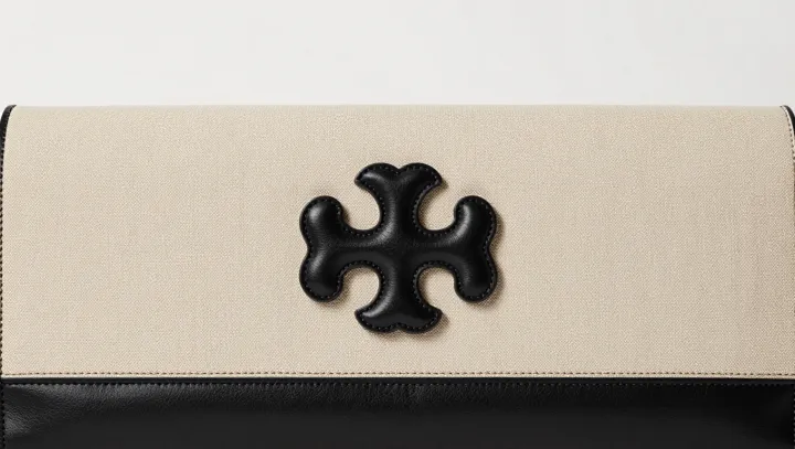 Как Celine превратила униформу в объект желания