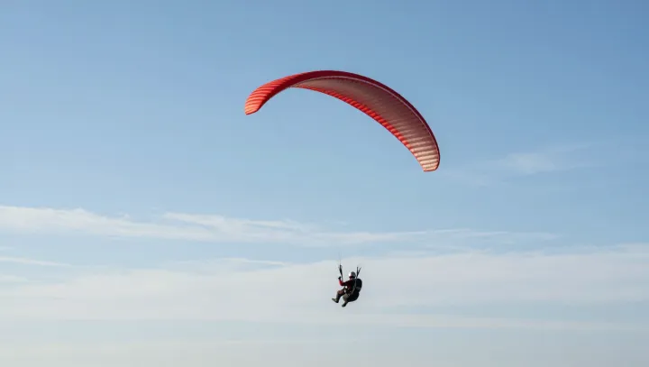 Why your brain flinches at a safe paraglider edge