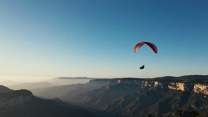 Jízda po neviditelných vzdušných žebřících
