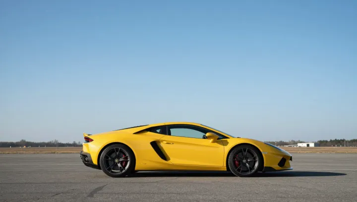 Как Ferrari укрощает 812 Competizione