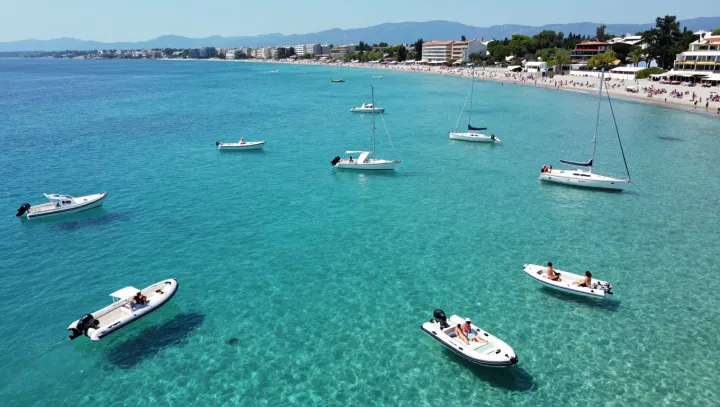 Islandský sopečný ostrov proměněný v průzračnou lagunu