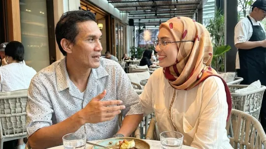 Cara Manis Faizal Hussein Hargai Isteri