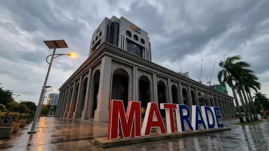 Lebihan dagangan melonjak dipacu eksport E&E