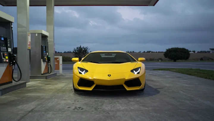 Proč se auta při nárazu „mačkají“