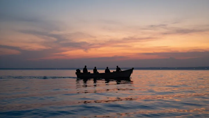 Mekong hoří pod klidným západem slunce