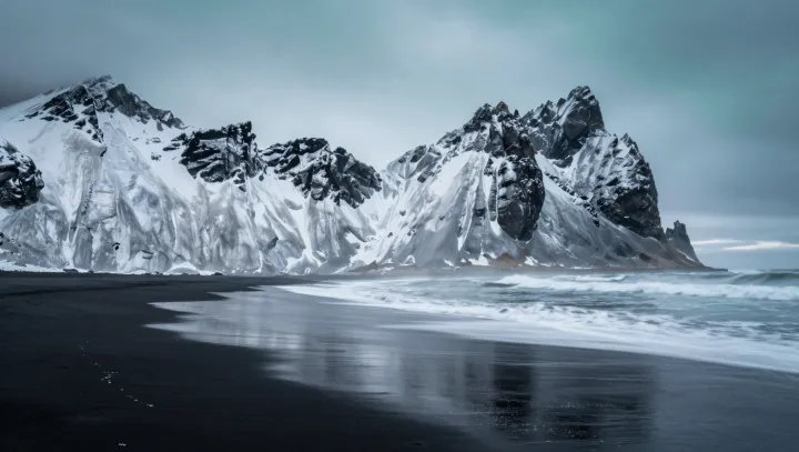 Proč je černý písek na dotek chladnější