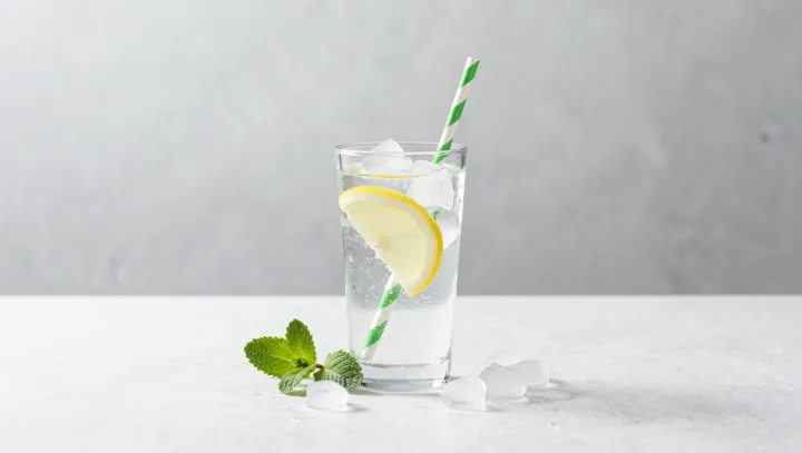 Лимонная вода: почему так тянет допить до дна