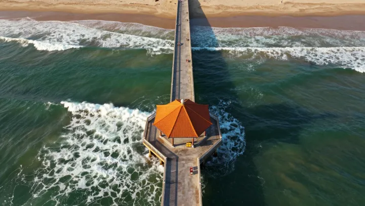 Divoká zákoutí za rušnou promenádou