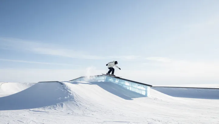 The tiny ankle move that steers a whole ski