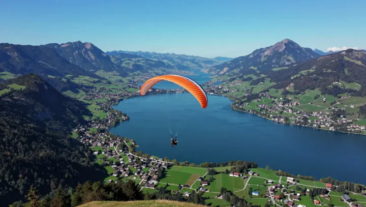 Как параплан без мотора лезет в небо
