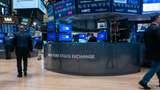 Saham AS Melonjak, Minyak Susut Lepas Isyarat Iran