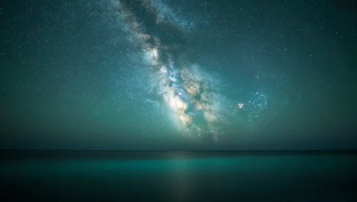 Как телефон выжимает свет из темноты