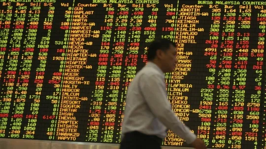 Bursa Malaysia dibuka rendah, sentimen rapuh