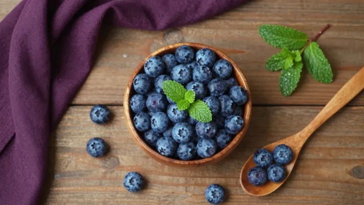 Как лесная ягода превратилась в ядовито‑синюю конфету