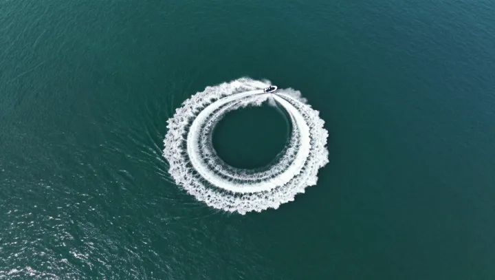 How Elite Riders Engineer Chaotic Wake