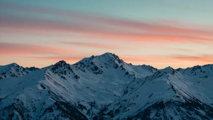 Почему ледяные вершины вспыхивают закатом