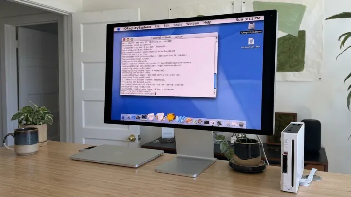 Hacker boots Mac OS X on a Nintendo Wii