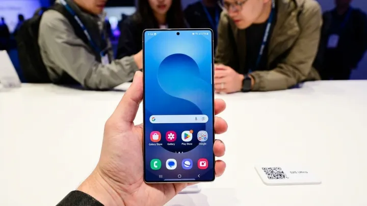 Samsung pushes free Galaxy S26 perks wider