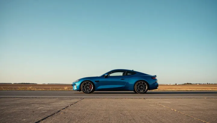 Машина едет. А потом — дорого