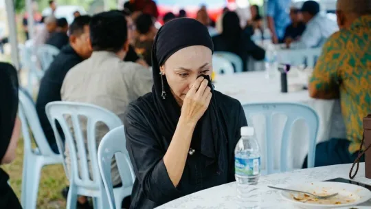 Sanggup Tutup Kedai Demi Air Mata Seorang Kawan