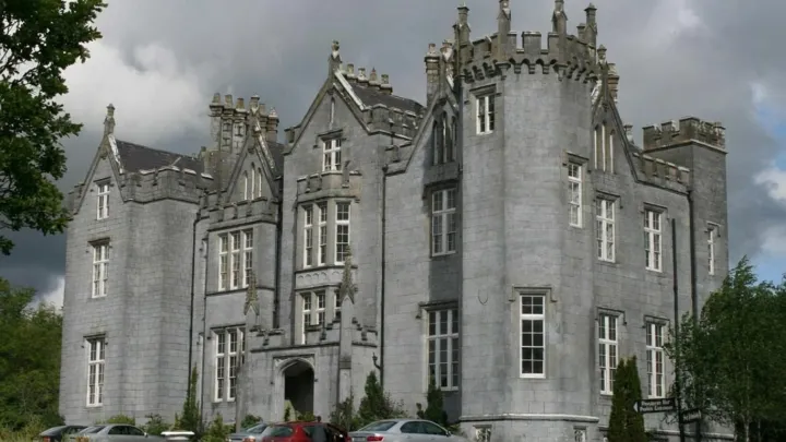 Spooky Rooms, Loud Pipes