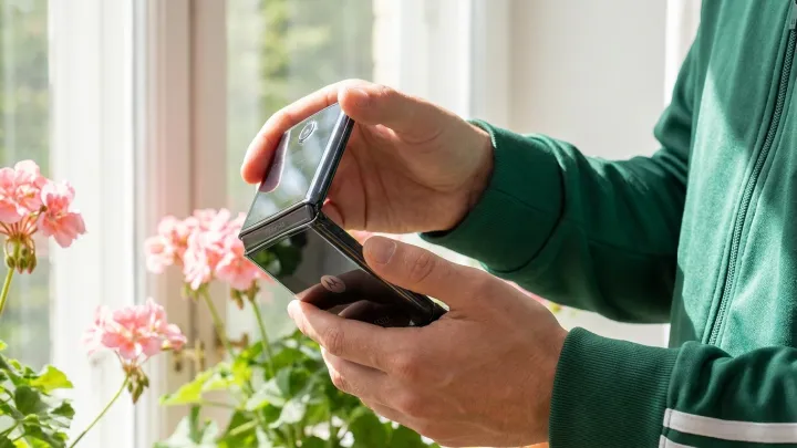 Motorola stretches Razr lineup and prices