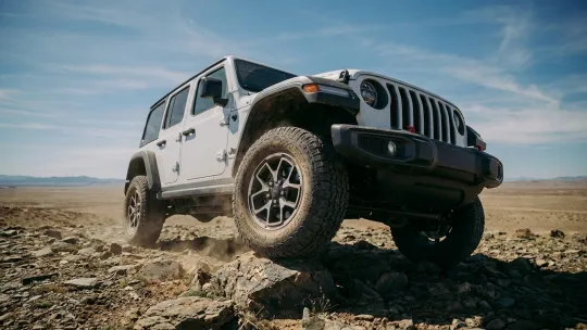 CrossContact A/T² baharu kuasai segmen all-terrain